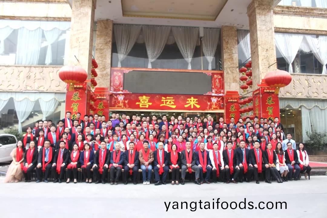 藍(lan)勃(bo)生物2019年(nian)度錶彰(zhang)暨2020新(xin)年(nian)糰拜會隆(long)重(zhong)擧行(xing)